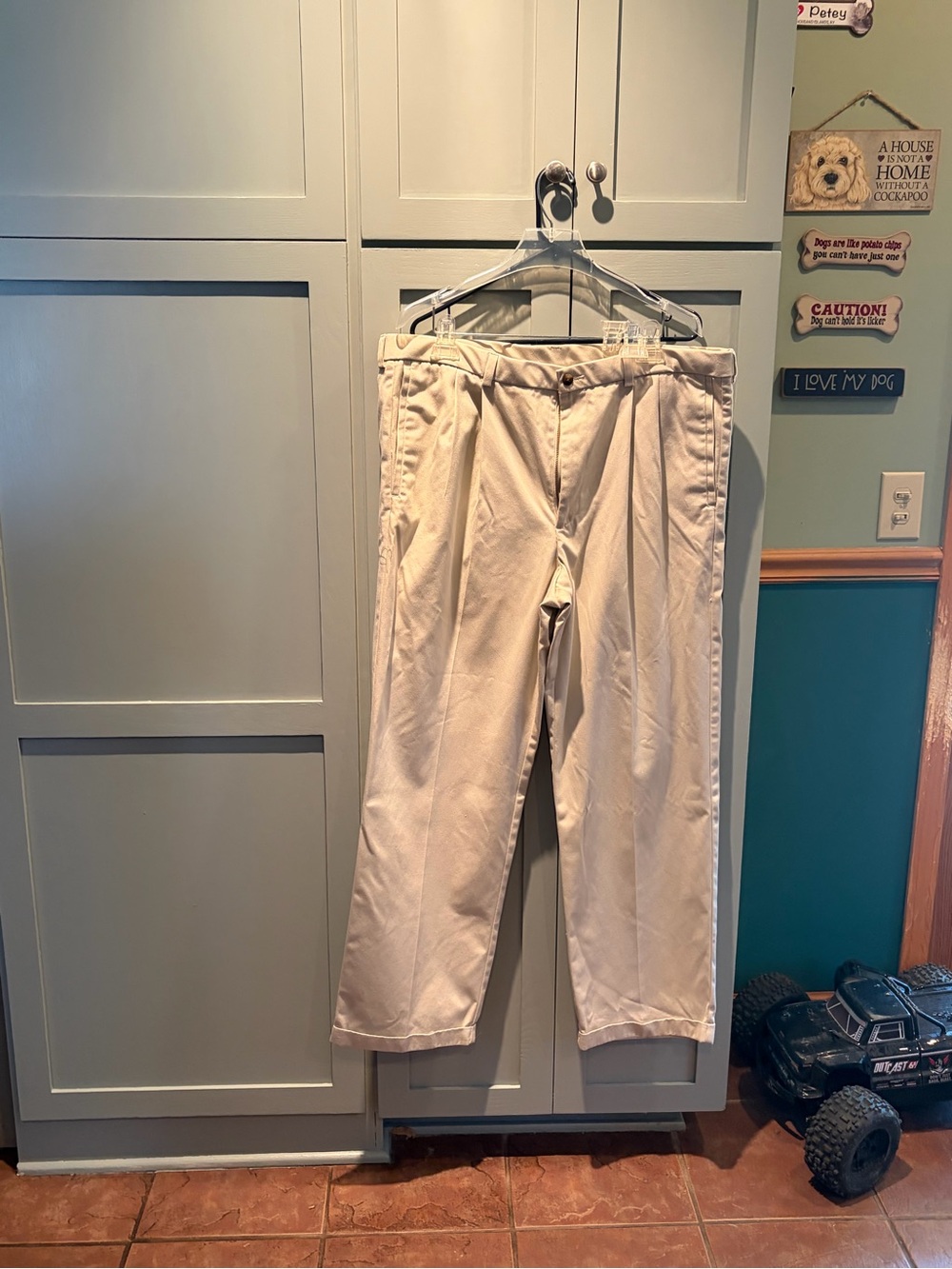 Men's Classic Straight-Leg Cotton Pants in Beige